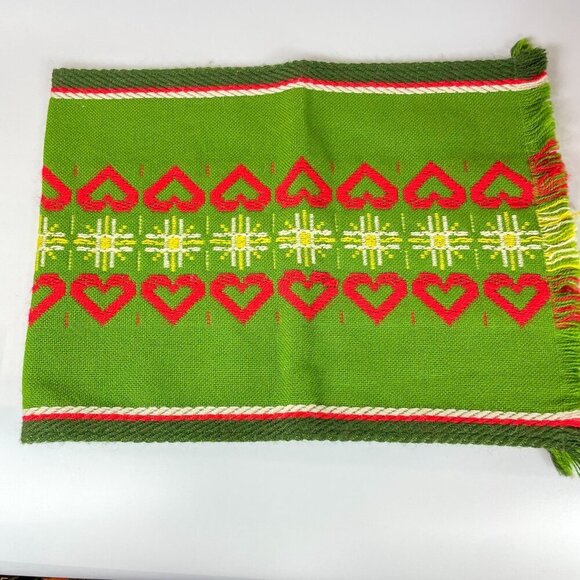 Vintage Green Polyacryl Heart & Snowflake Woven Tablerunner Bright Christmas - Picture 1 of 5